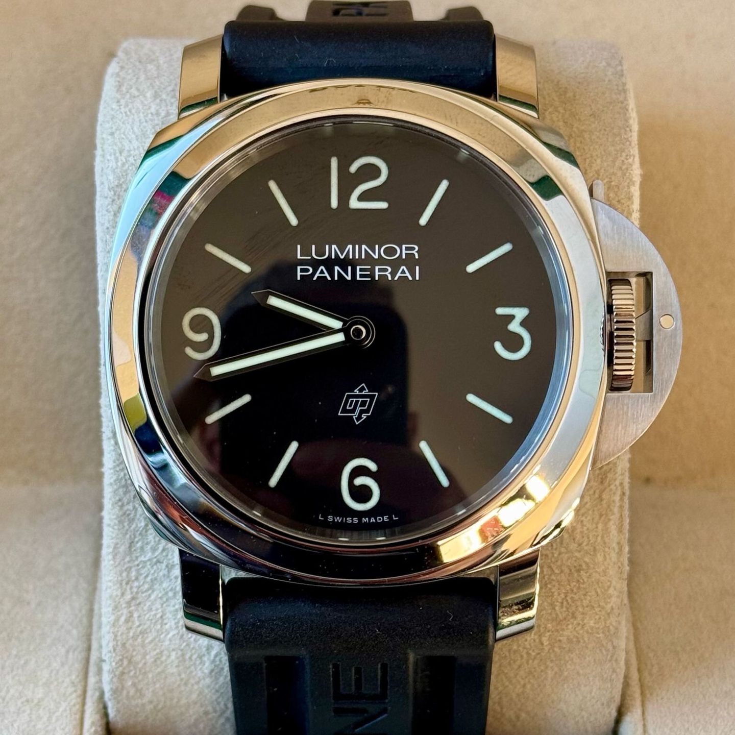 Panerai Luminor Base Logo PAM01086 (2024) - Black dial 44 mm Steel case (2/8)