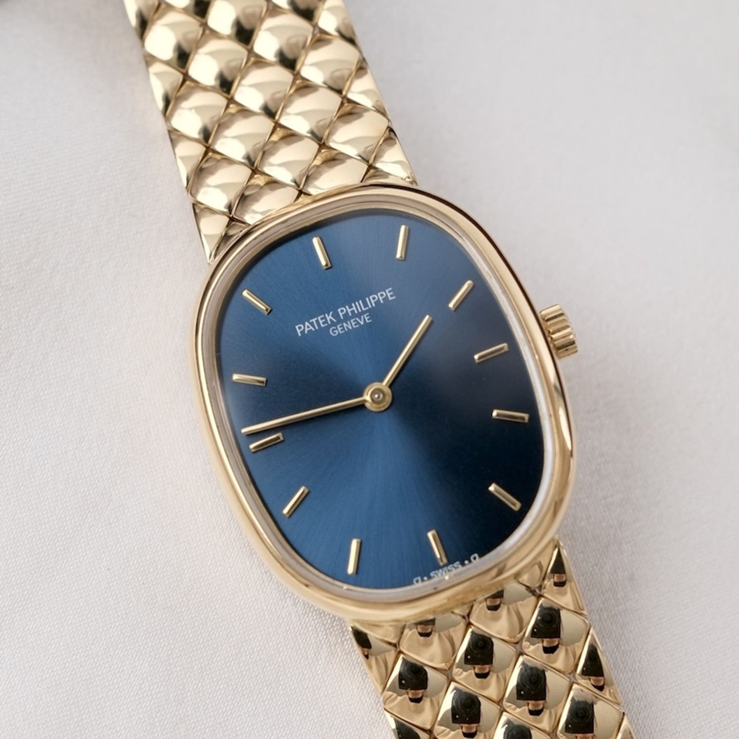 Patek Philippe Golden Ellipse 5738/1R-001 - (1/8)