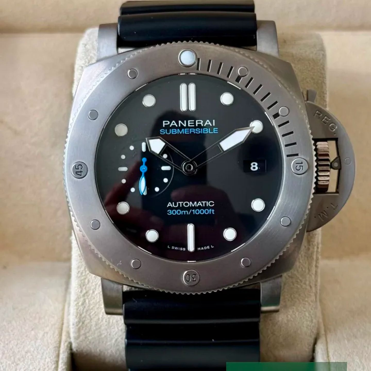 Panerai Luminor Submersible 1950 3 Days Automatic PAM02305 (2023) - Black dial 47 mm Titanium case (2/7)