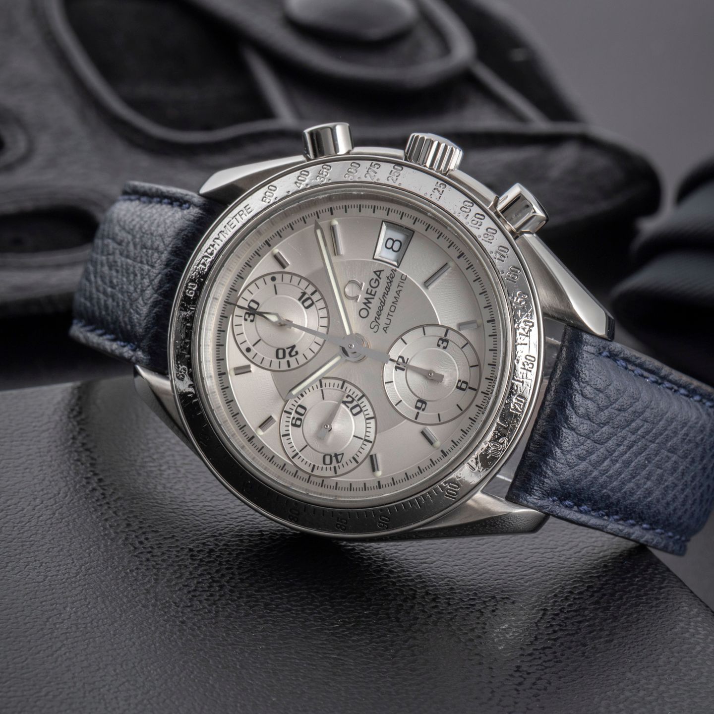 Omega Speedmaster Date 3513.30.00 (1999) - Silver dial 39 mm Steel case (2/8)