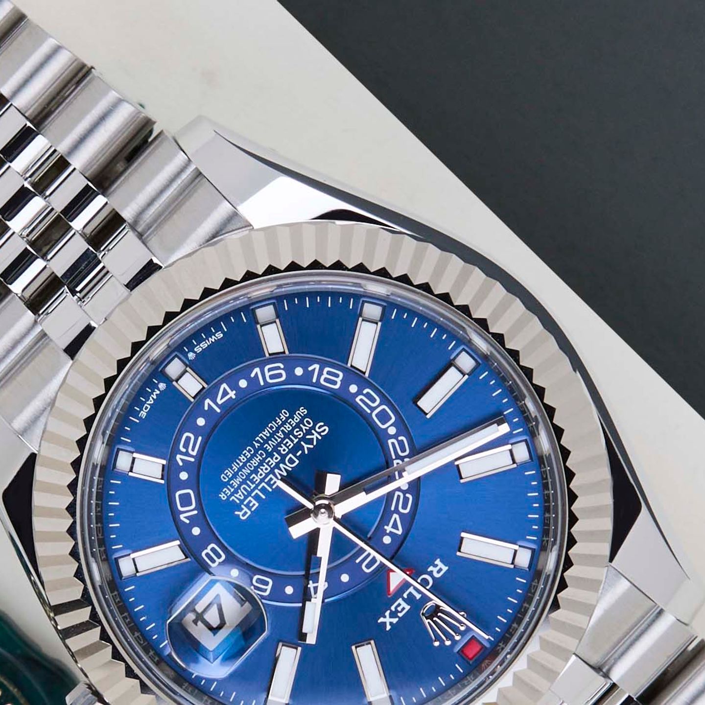 Rolex Sky-Dweller 336934 (2026) - 42 mm Gold/Steel case (4/8)