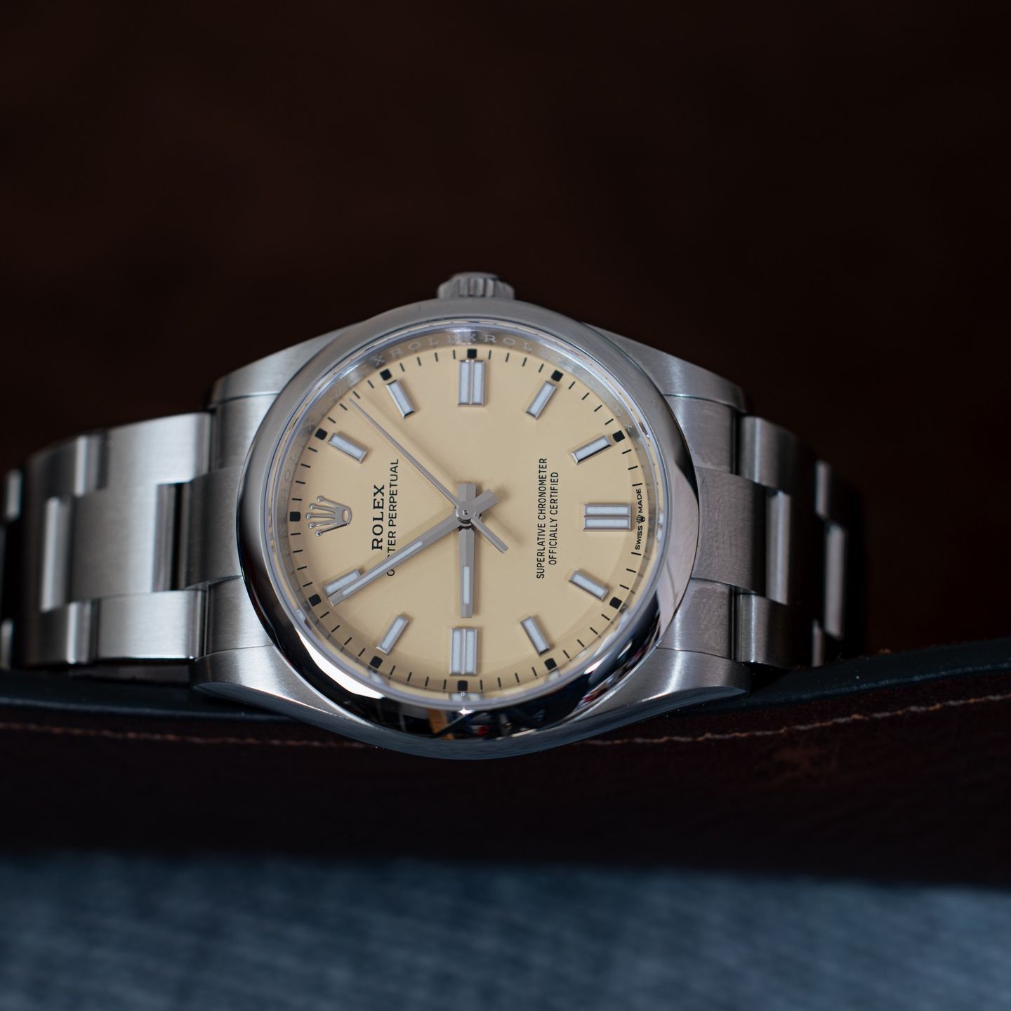 Rolex Oyster Perpetual 36 126000 (2026) - Beige dial 36 mm Steel case (2/3)