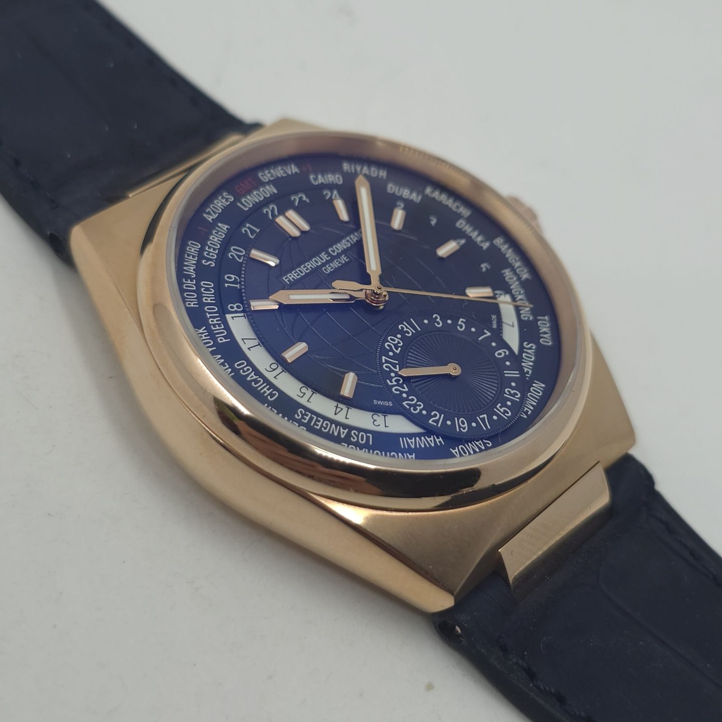 Frederique Constant Manufacture Worldtimer FC-718BL4NH9 (2025) - Zwart wijzerplaat 20mm Staal (4/8)