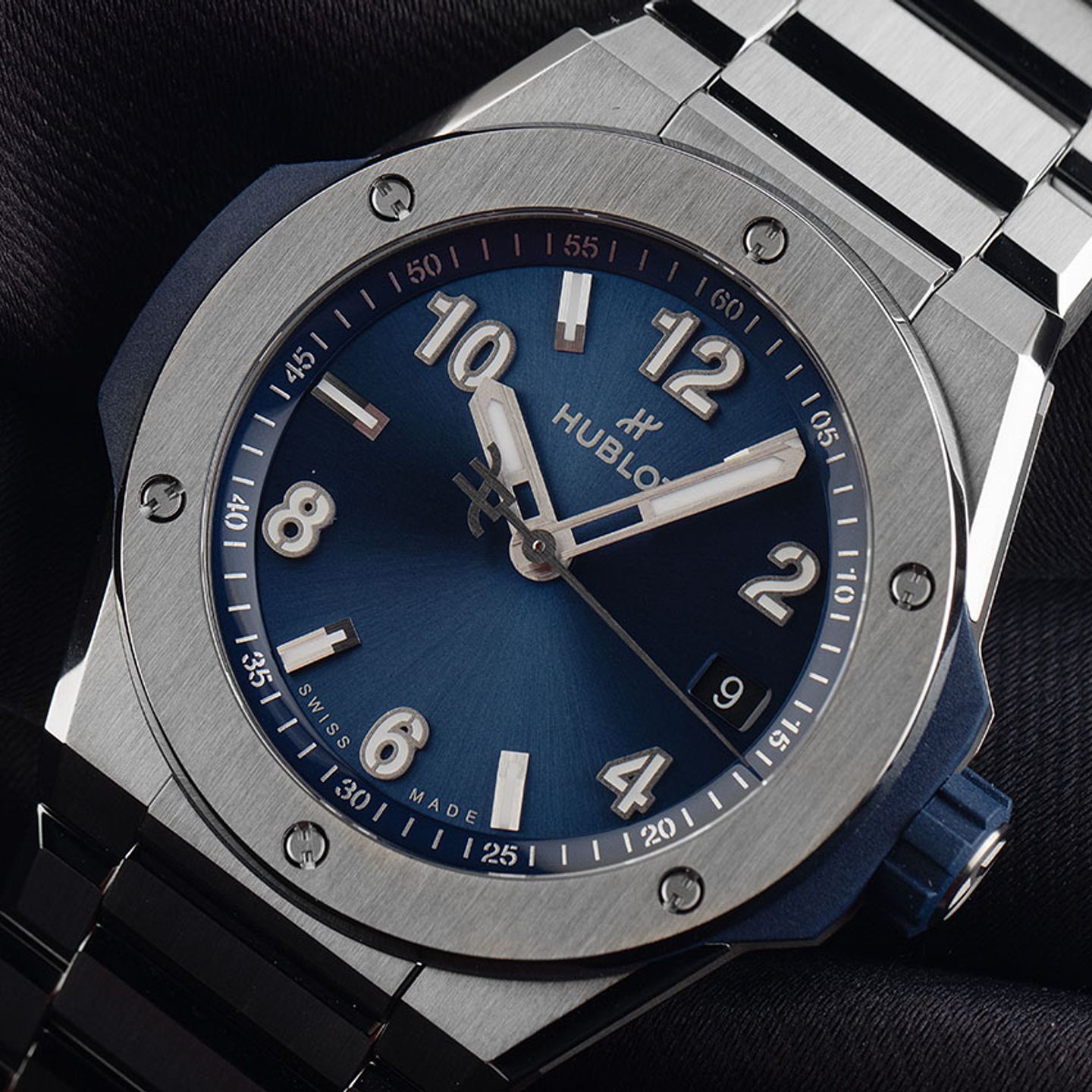 Hublot Big Bang 38 mm 457.NX.7170.NX (2025) - Blue dial 38 mm Titanium case (3/7)