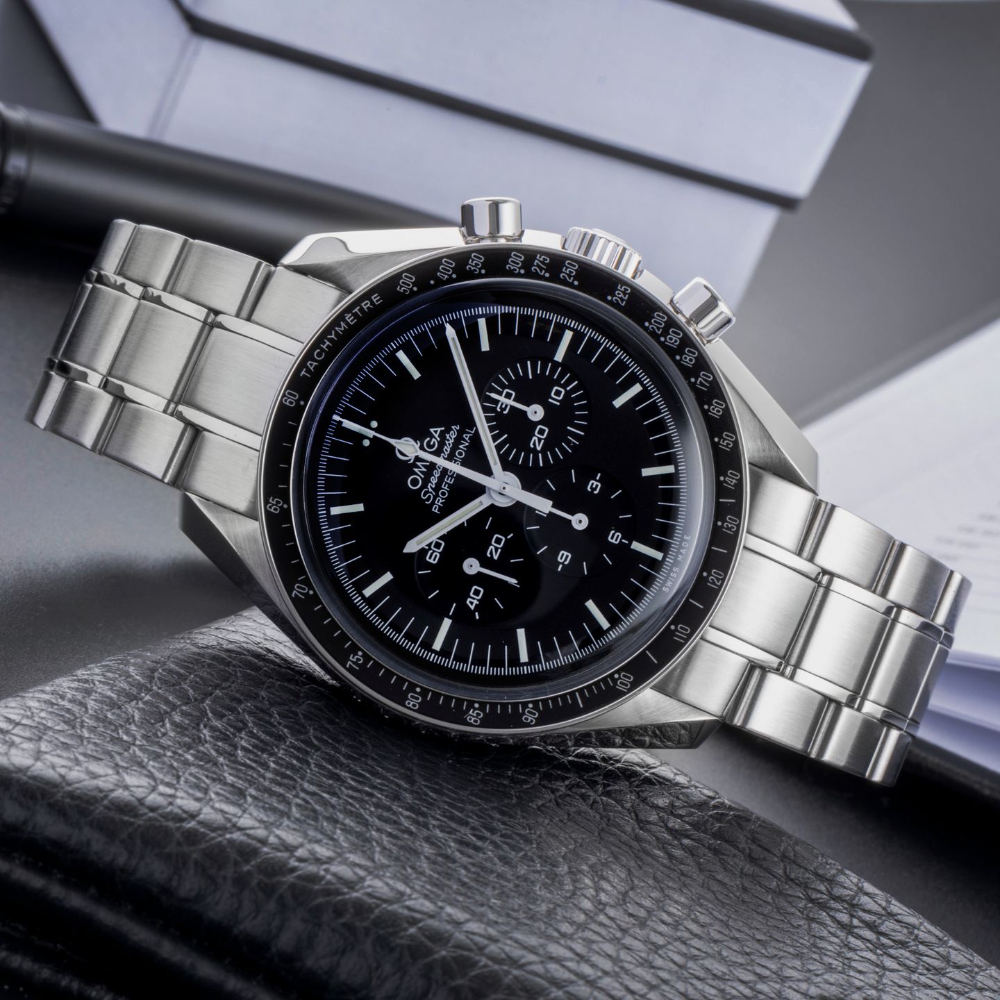 Omega Speedmaster Professional Moonwatch 311.30.42.30.01.005 (Unknown (random serial)) - Black dial 42 mm Steel case (2/8)