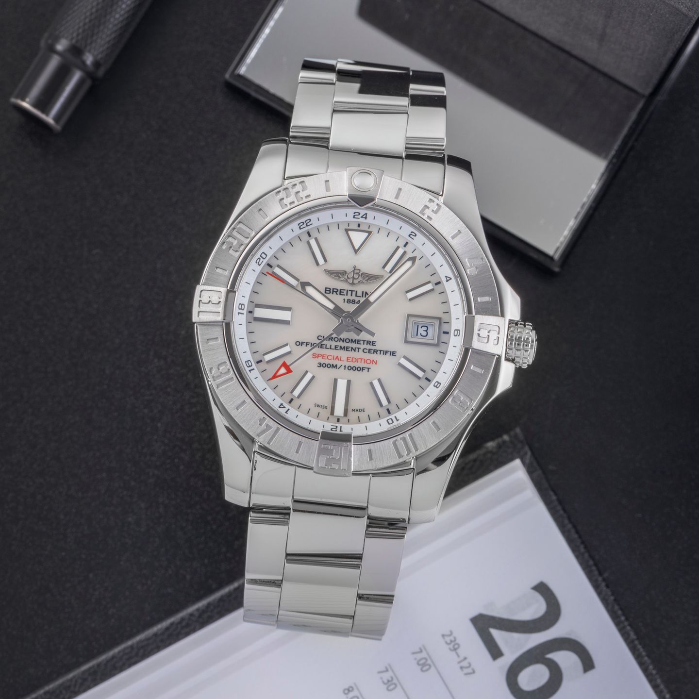 Breitling Avenger II GMT A32390 (2019) - Silver dial 43 mm Steel case (1/8)