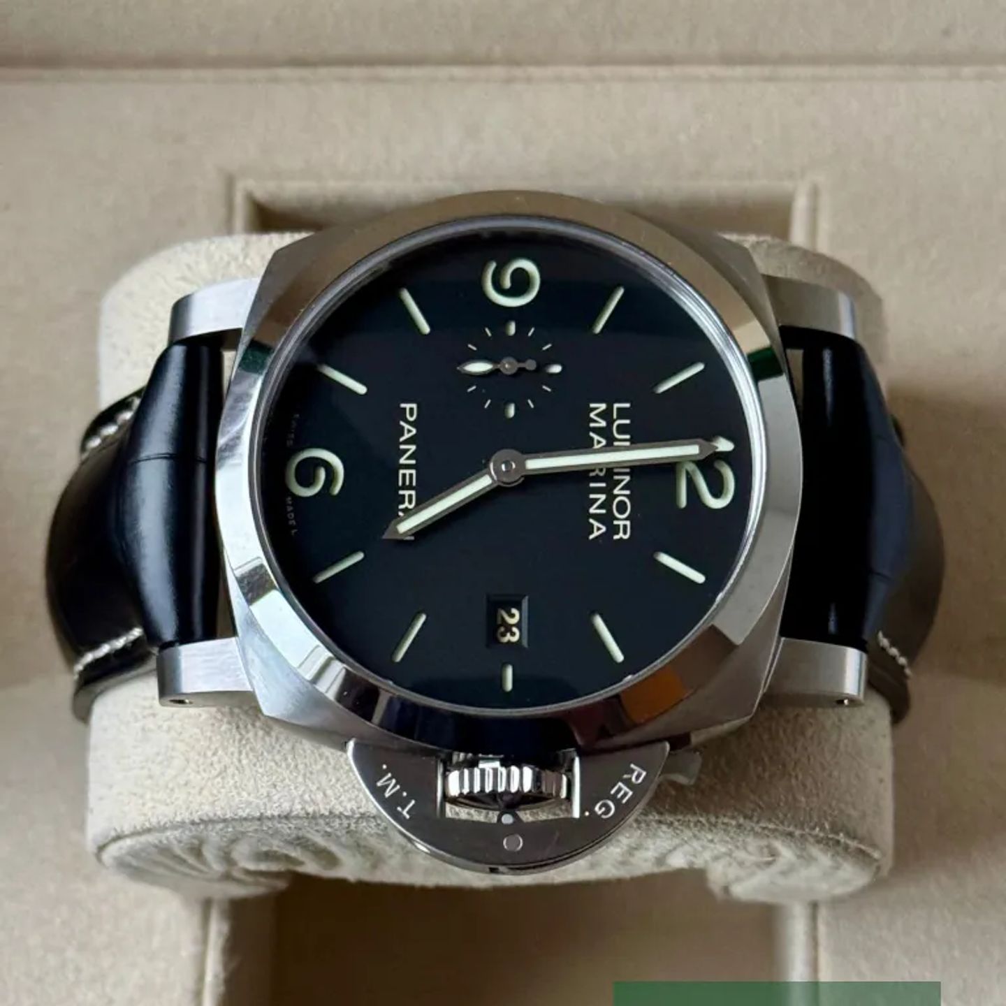 Panerai Luminor Marina PAM03312 (2025) - Zwart wijzerplaat 44mm Staal (4/7)