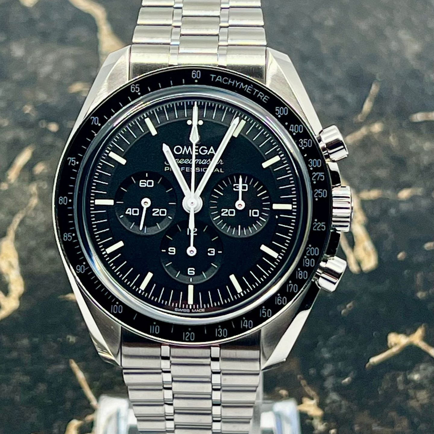 Omega Speedmaster Professional Moonwatch 310.30.42.50.01.002 (2026) - Black dial 42 mm Steel case (2/8)