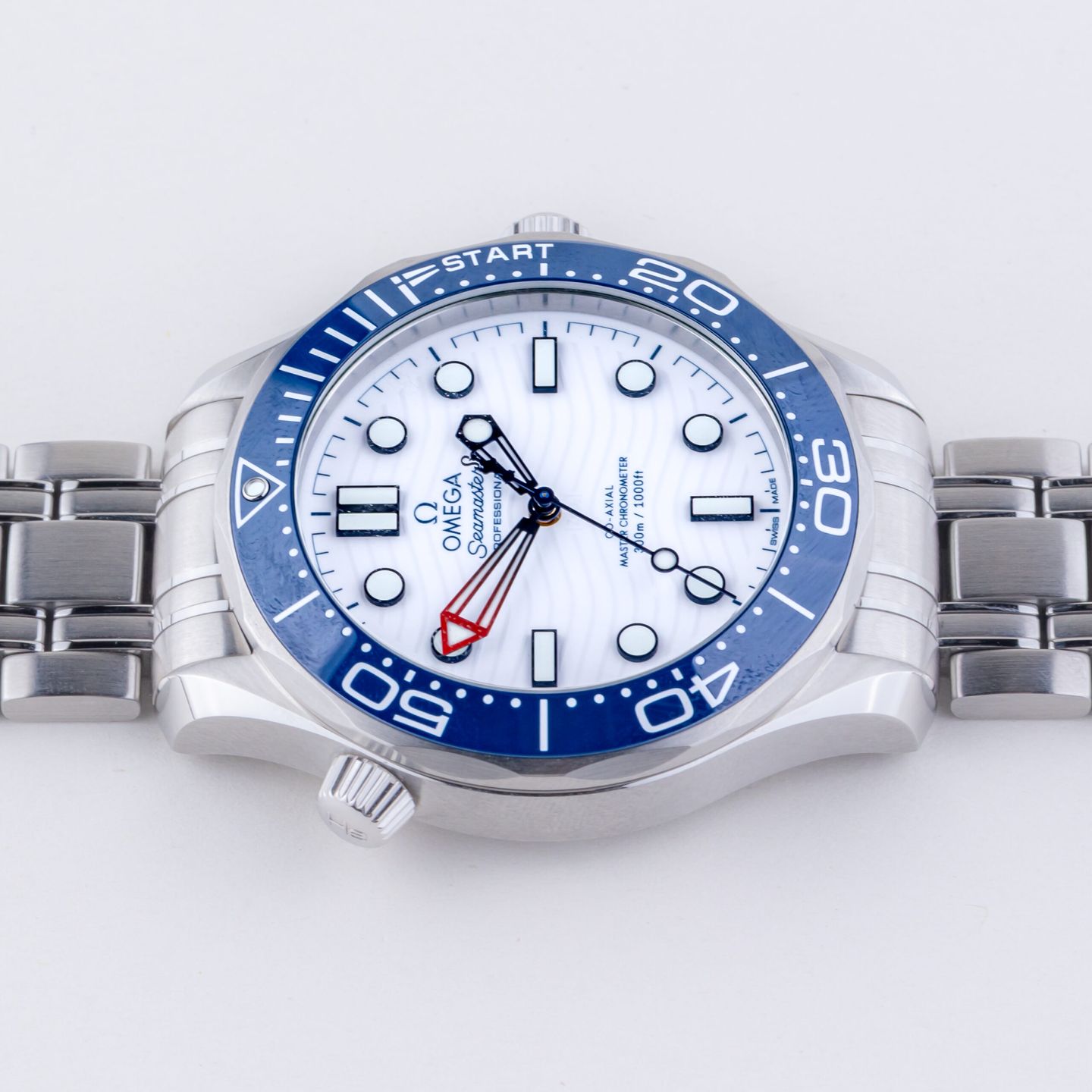 Omega Seamaster Diver 300 M 210.30.42.20.04.002 (2021) - White dial 42 mm Steel case (5/8)