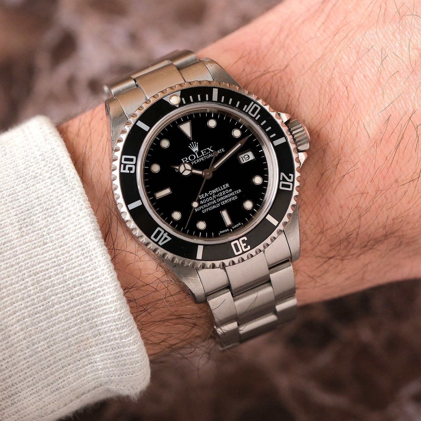 Rolex Sea-Dweller 4000 16600 (Unknown (random serial)) - Black dial 40 mm Steel case (2/7)