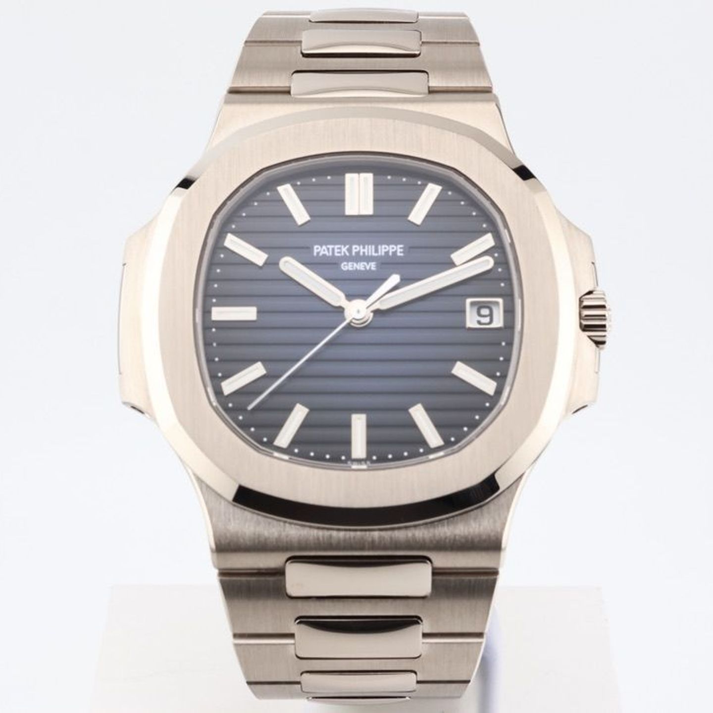 Patek Philippe Nautilus 5811/1G-001 (2022) - Blue dial 41 mm White Gold case (1/8)