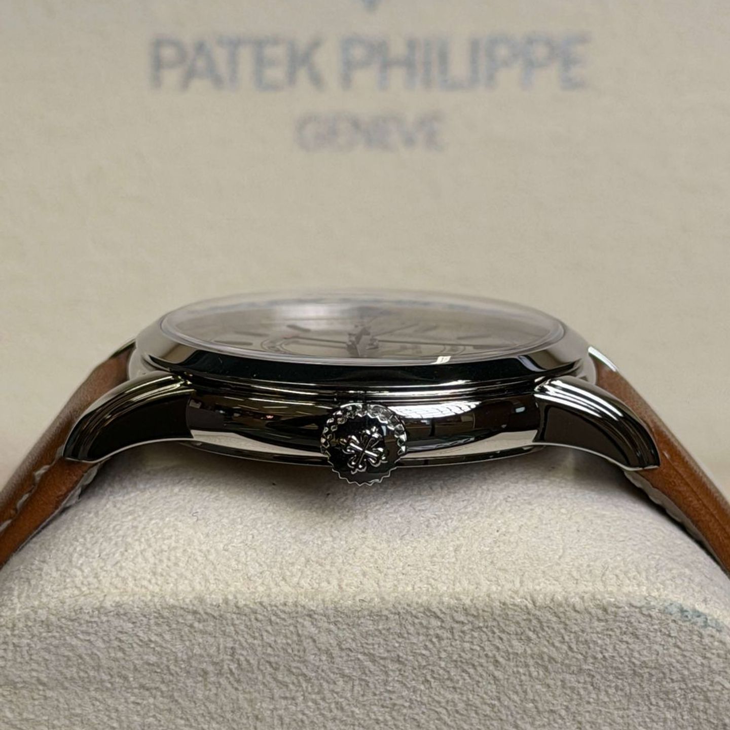 Patek Philippe Calatrava 5212A-001 - (5/8)