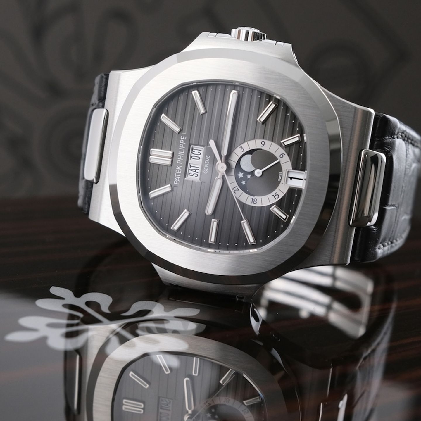 Patek Philippe Nautilus 5726A-001 (2021) - Black dial 41 mm Steel case (1/8)