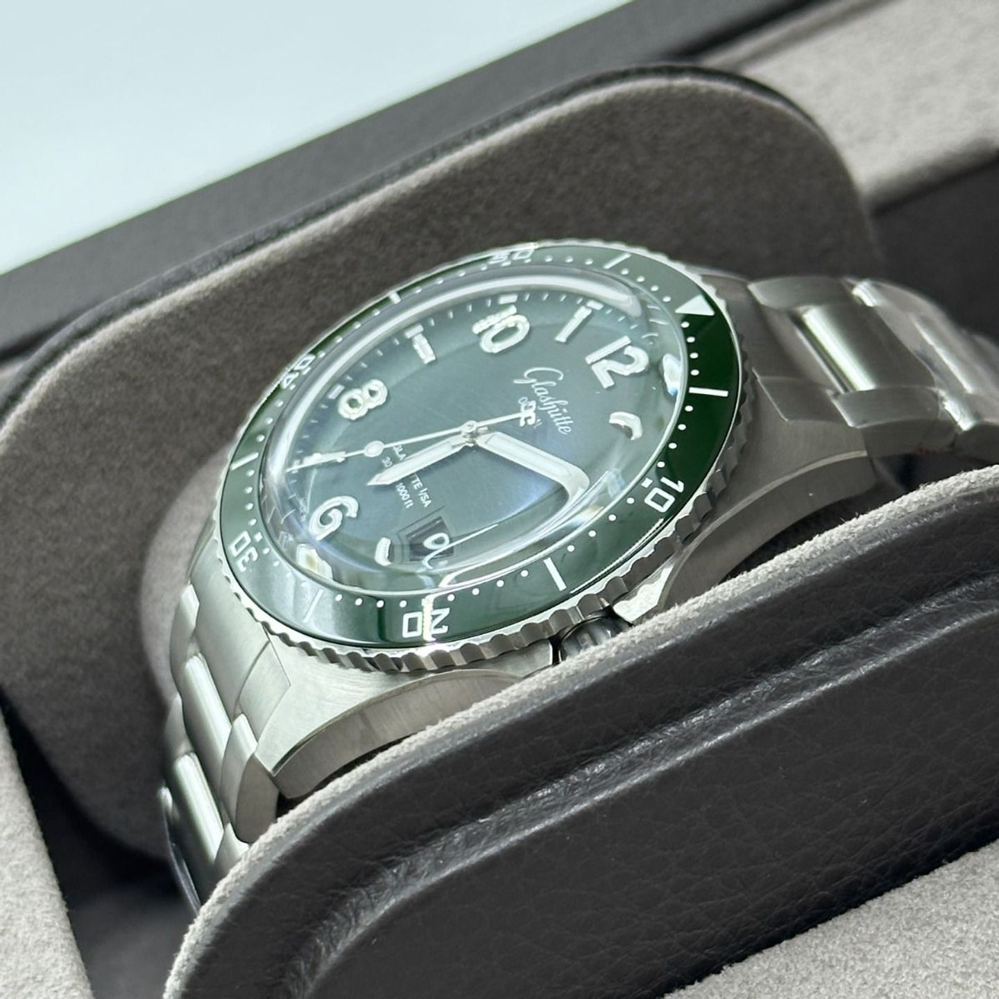 Glashütte Original SeaQ Panorama Date 1-36-13-07-83-70 (2024) - Green dial 43 mm Steel case (5/8)