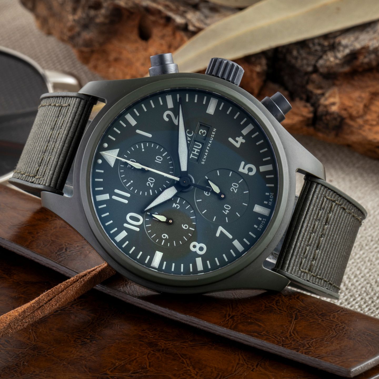 IWC Pilot Chronograph Top Gun IW389106 (Unknown (random serial)) - Green dial 45 mm Titanium case (2/8)