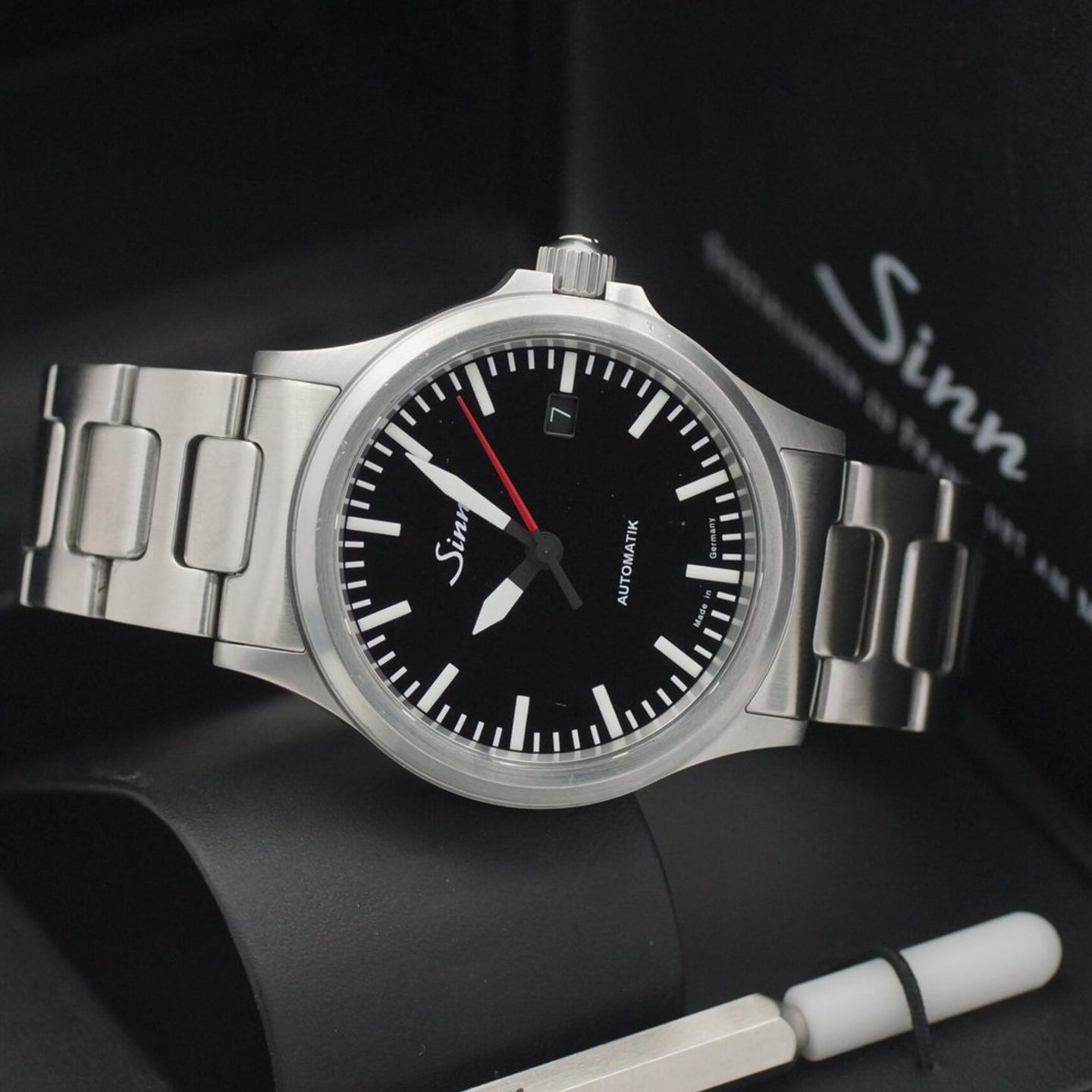 Sinn 556 556.0106 (2021) - Black dial 39 mm Steel case (1/8)