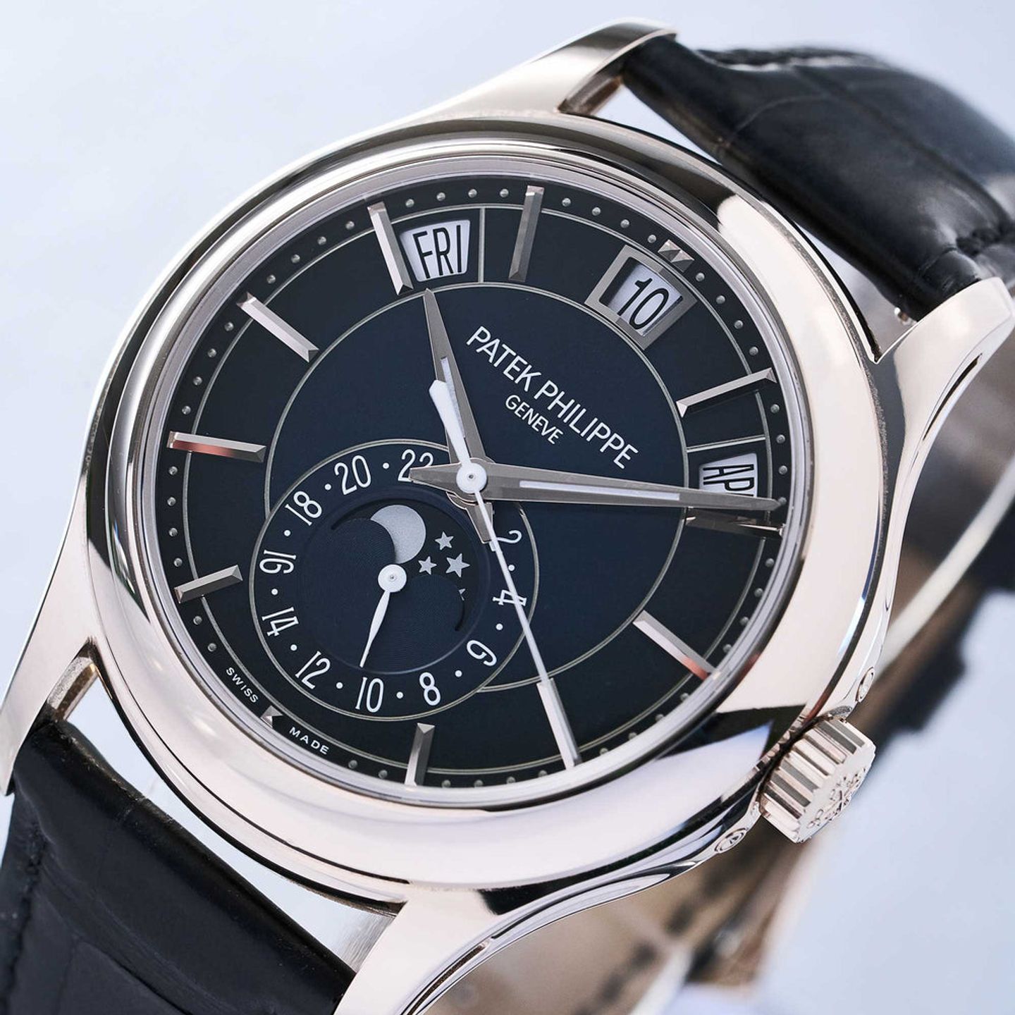 Patek Philippe Annual Calendar 5205G-013 - (2/8)