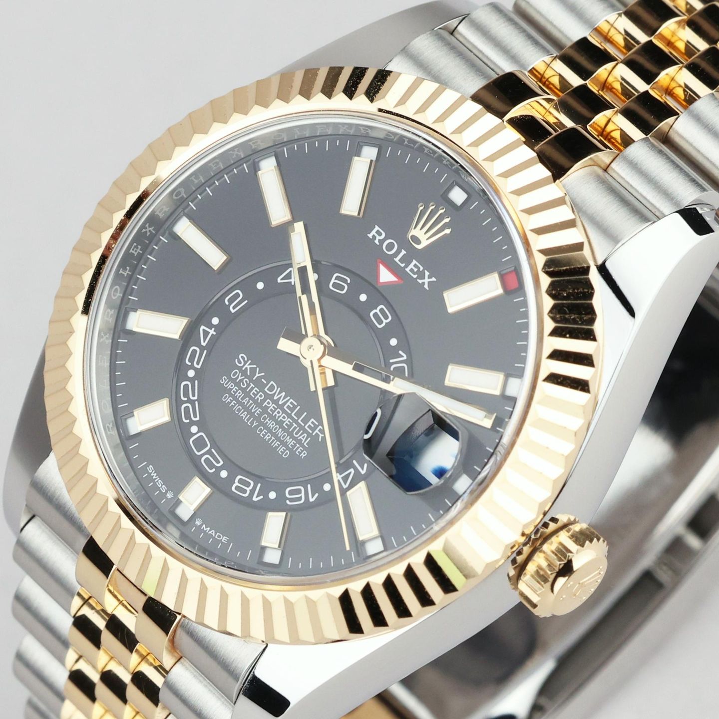 Rolex Sky-Dweller 336933 (2024) - 42 mm Gold/Steel case (5/8)