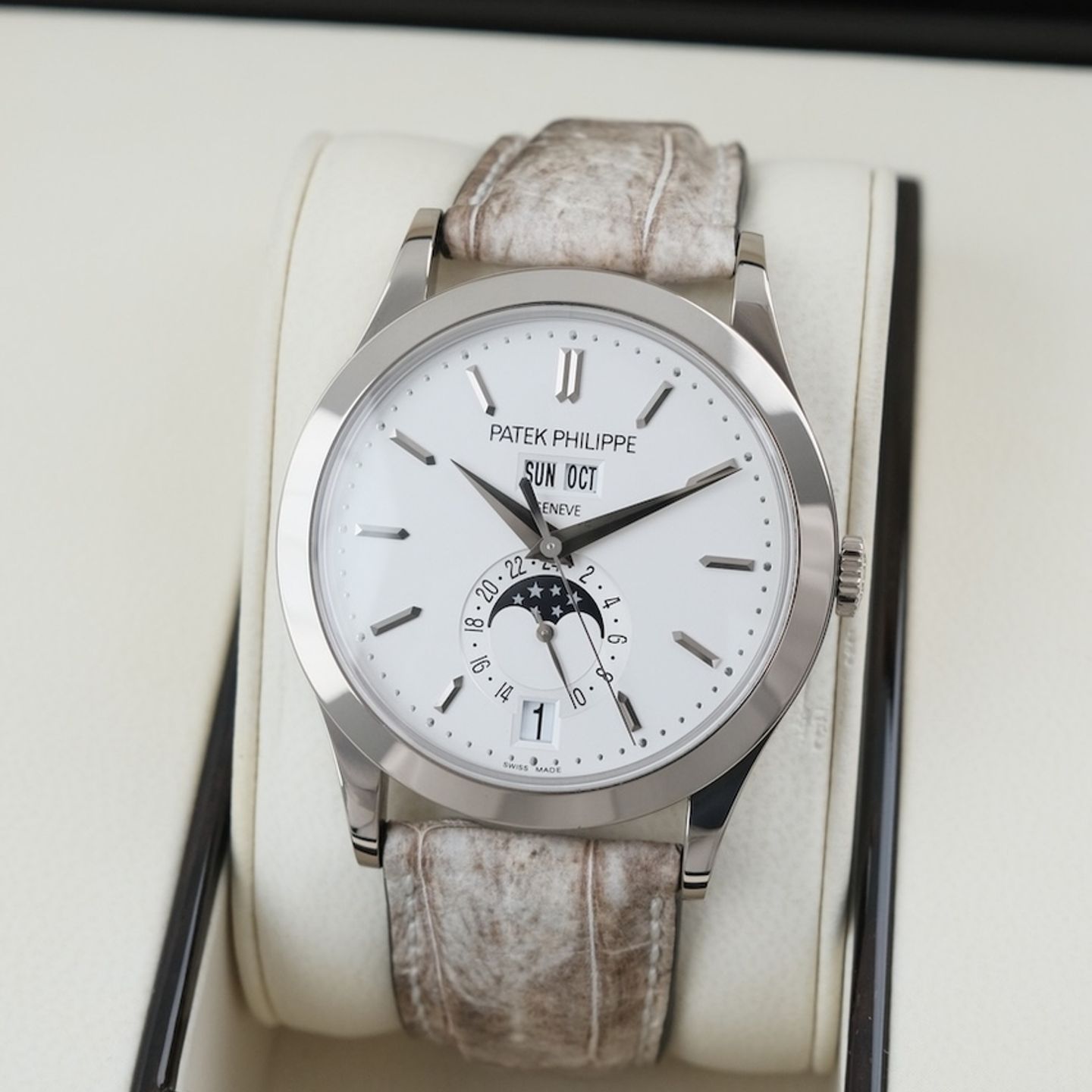 Patek Philippe Annual Calendar 5396G-011 - (2/8)