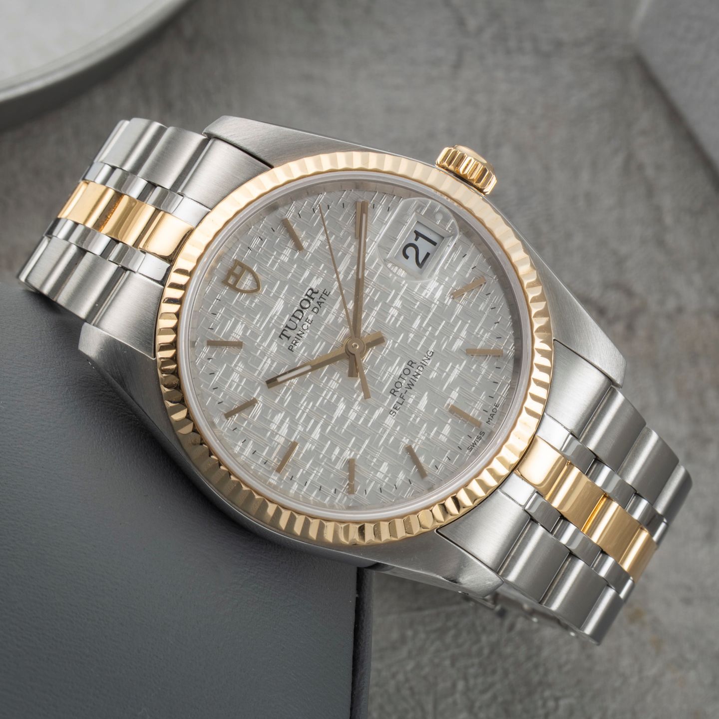 Tudor Prince Date 74033 - (2/8)