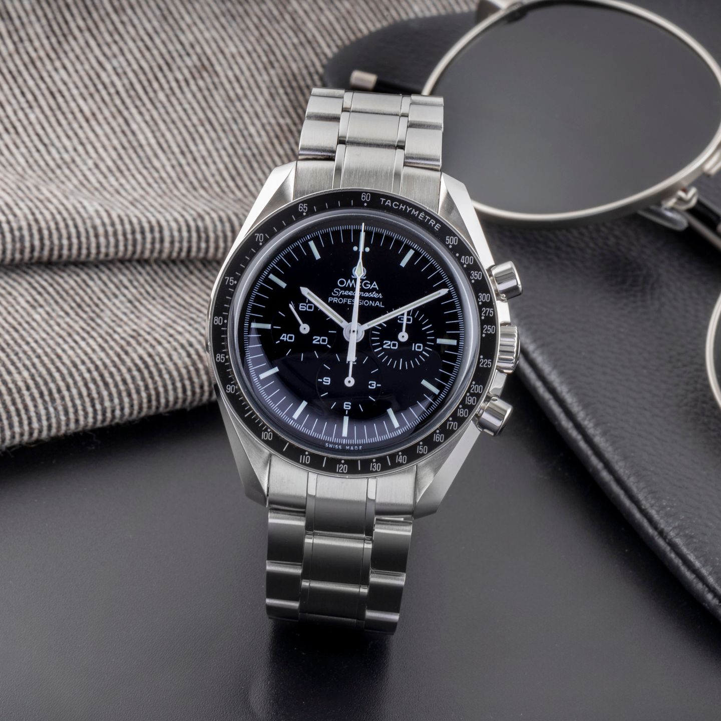 Omega Speedmaster Professional Moonwatch 311.30.42.30.01.005 (Unknown (random serial)) - Black dial 42 mm Steel case (1/8)