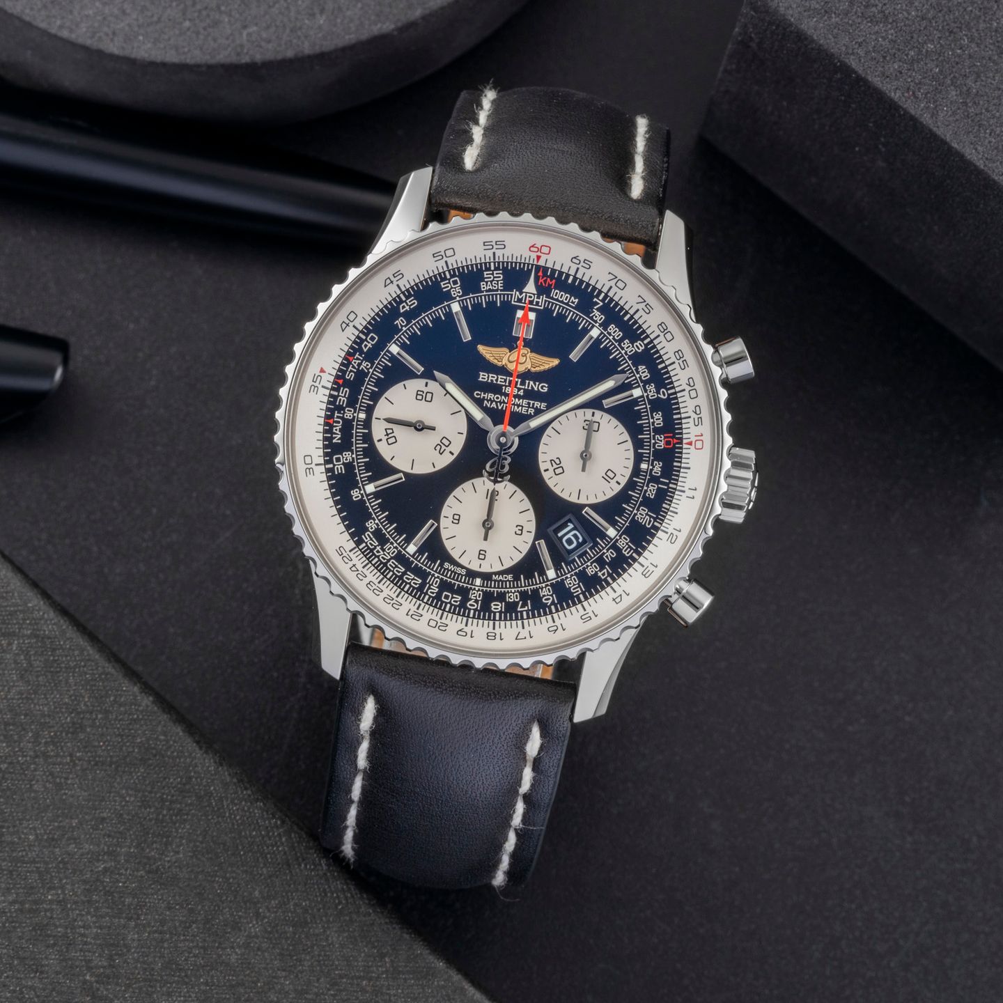 Breitling Navitimer 01 AB012012/BB01 (Onbekend (willekeurig serienummer)) - Zwart wijzerplaat 43mm Staal (1/8)