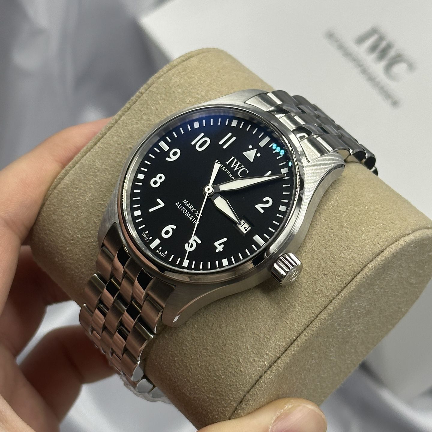 IWC Pilot Mark IW328202 (2024) - Zwart wijzerplaat 40mm Staal (7/8)