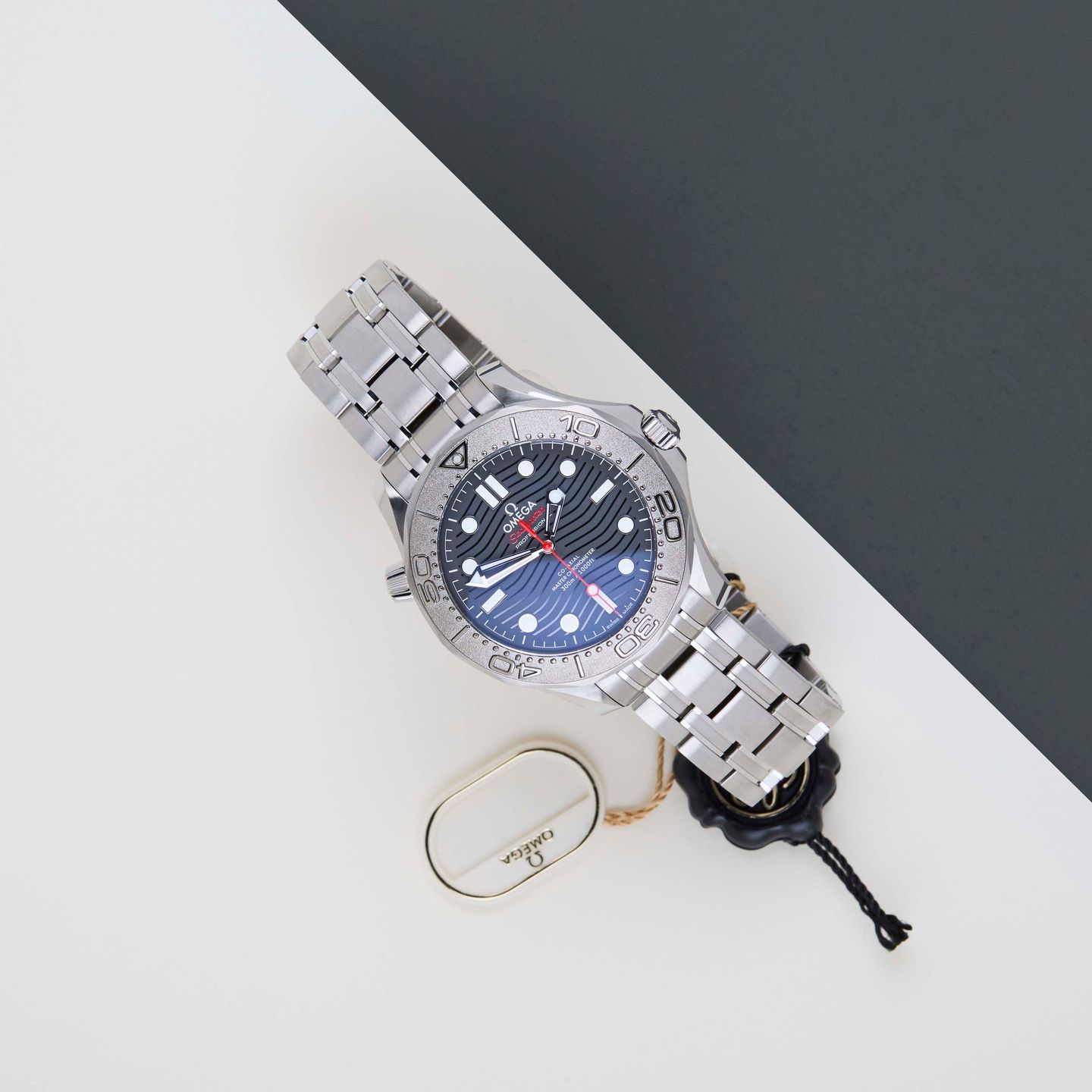 Omega Seamaster Diver 300 M 210.30.42.20.01.002 - (2/8)