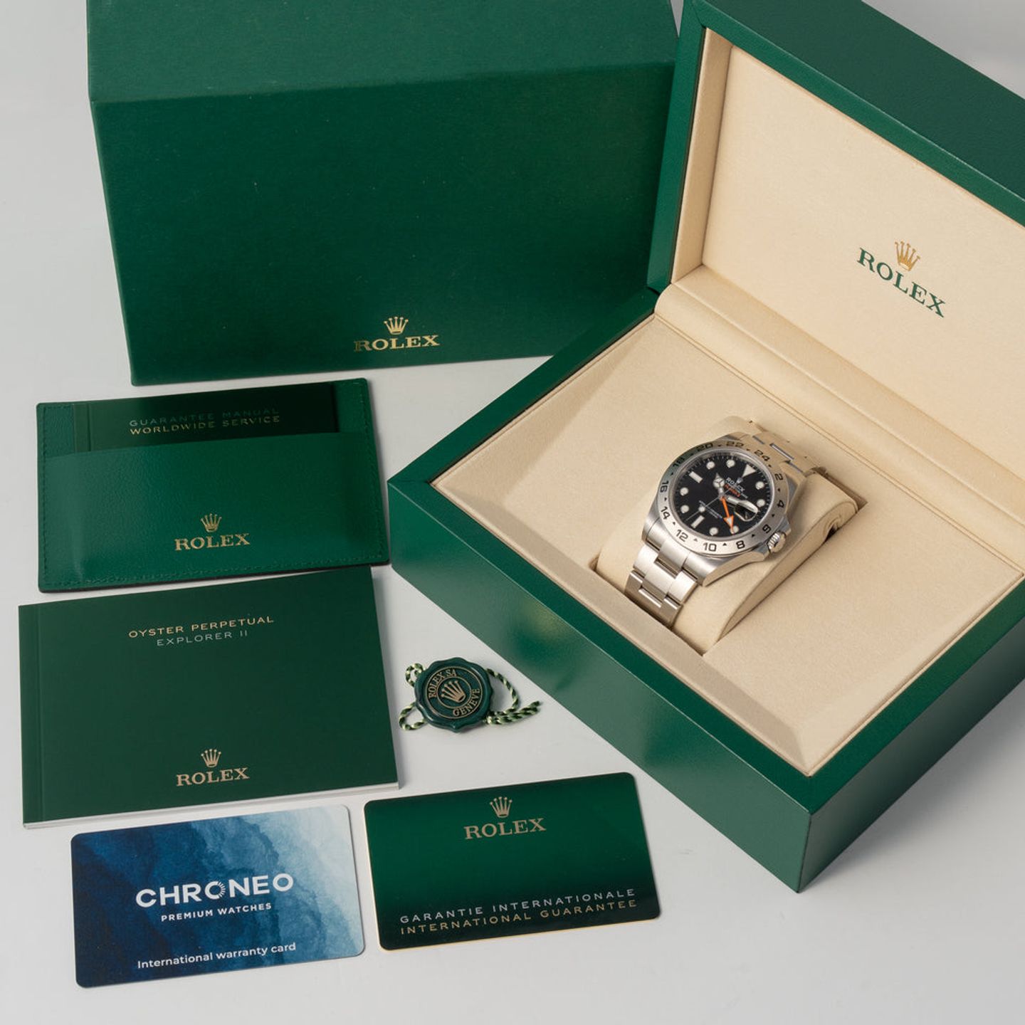 Rolex Explorer II 226570 (2025) - Black dial 42 mm Steel case (8/8)