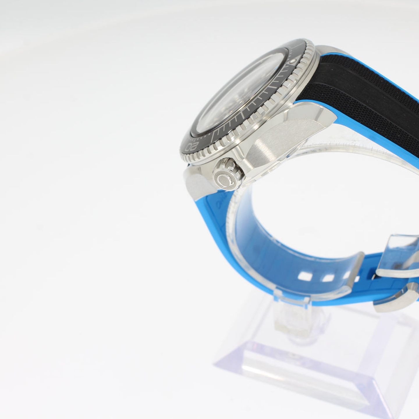 Omega Seamaster Planet Ocean 215.32.46.21.03.001 (2025) - Blue dial 46 mm Steel case (4/5)