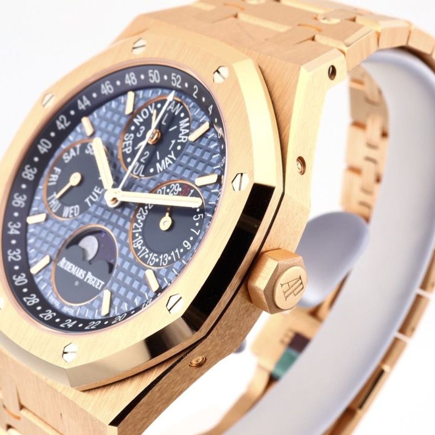 Audemars Piguet Royal Oak Perpetual Calendar 26574OR.OO.1220OR.03 (2022) - Blue dial 41 mm Rose Gold case (3/8)