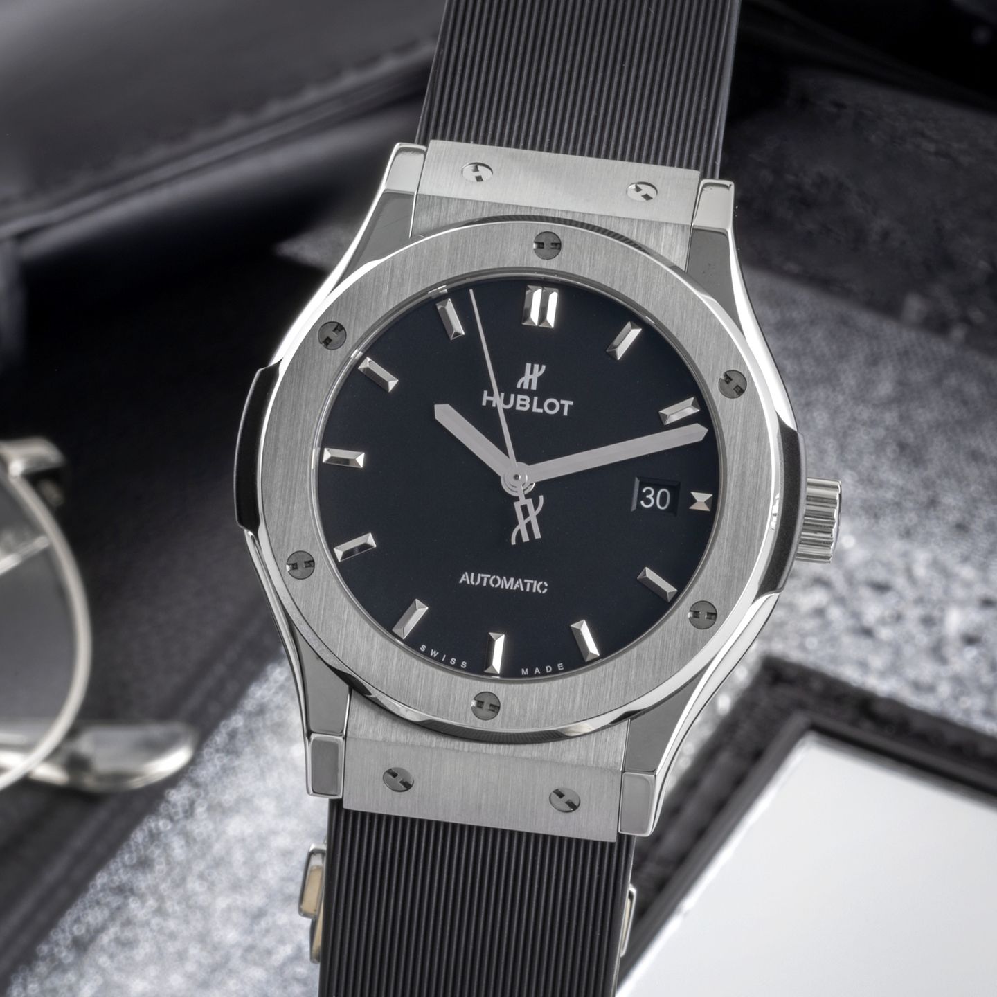 Hublot Classic Fusion 542.NX.1171.RX (2018) - Black dial 42 mm Titanium case (3/8)