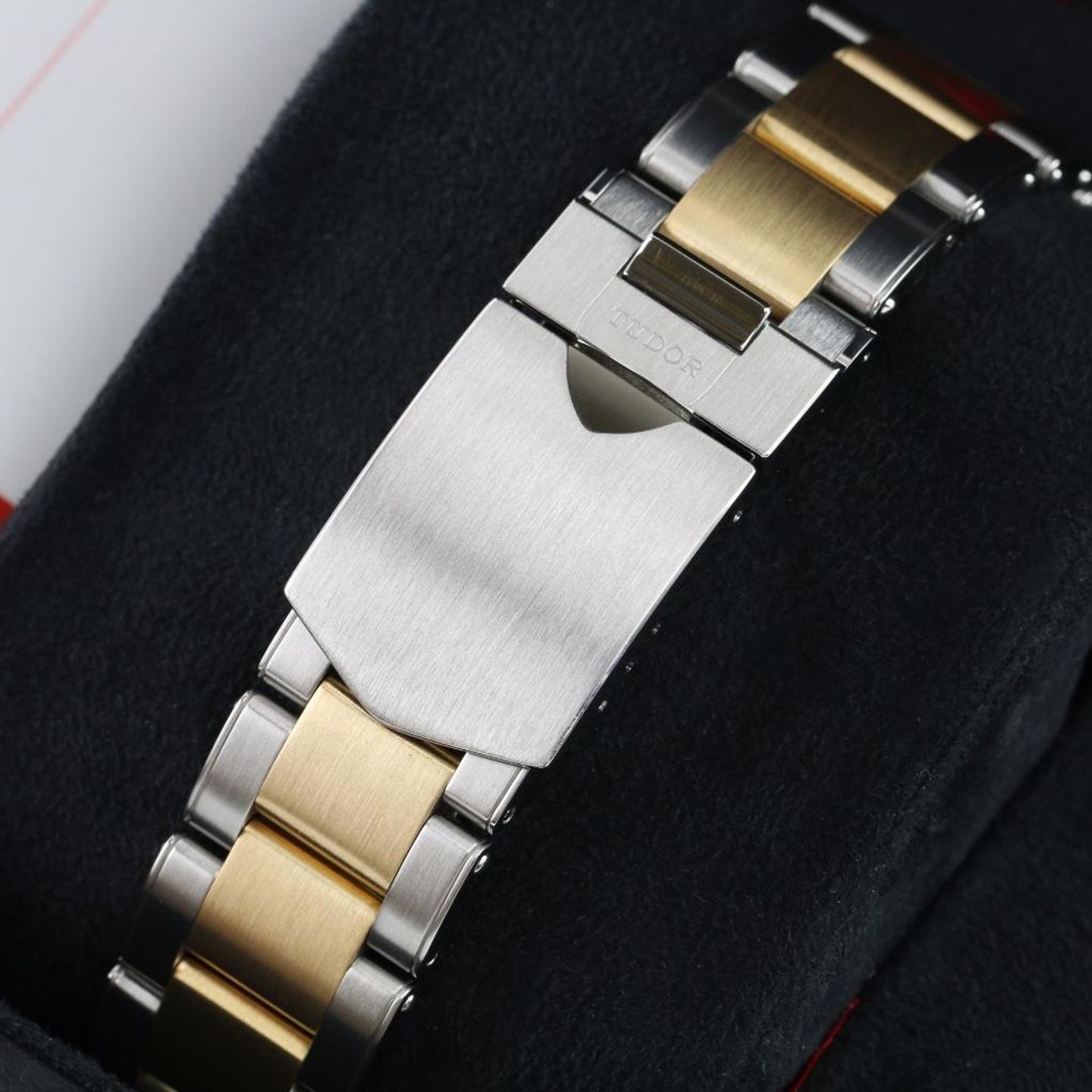 Tudor Black Bay S&G 79733N (2019) - Black dial 41 mm Steel case (4/8)