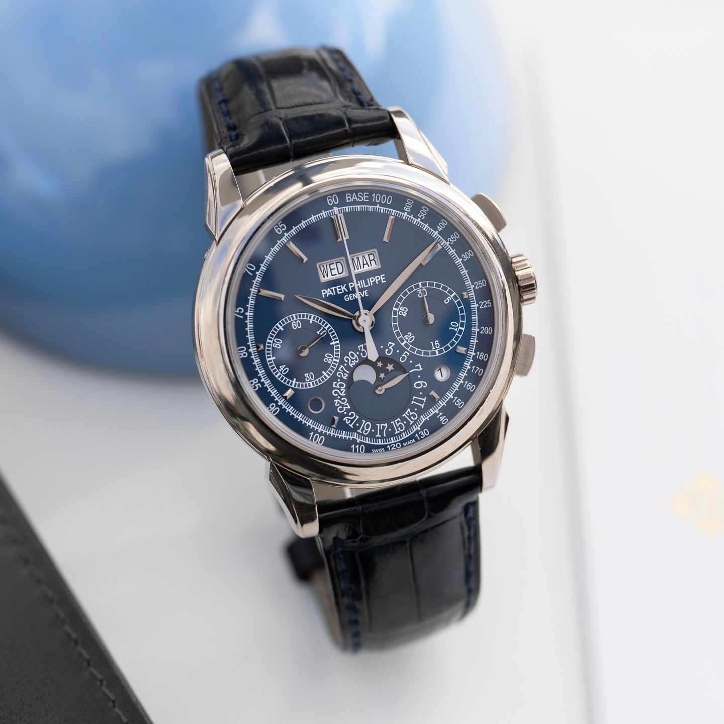 Patek Philippe Perpetual Calendar Chronograph 5270G-014 - (3/3)