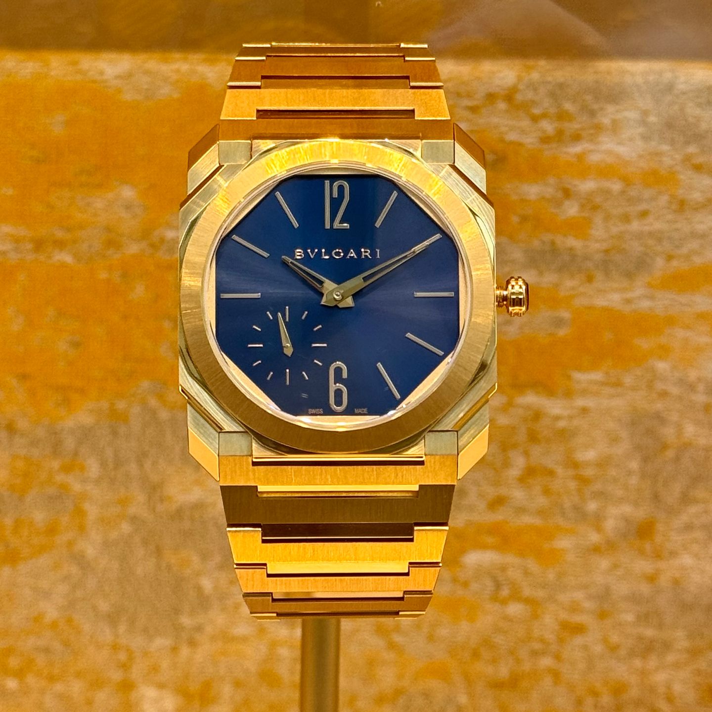 Bulgari Octo 103812 (2025) - Blauw wijzerplaat 40mm Geelgoud (1/3)