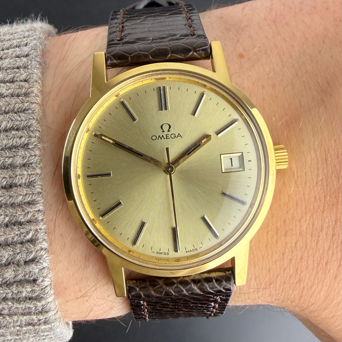 Omega Genève 136.0104 (1977) - Gold dial 35 mm Gold/Steel case (2/8)