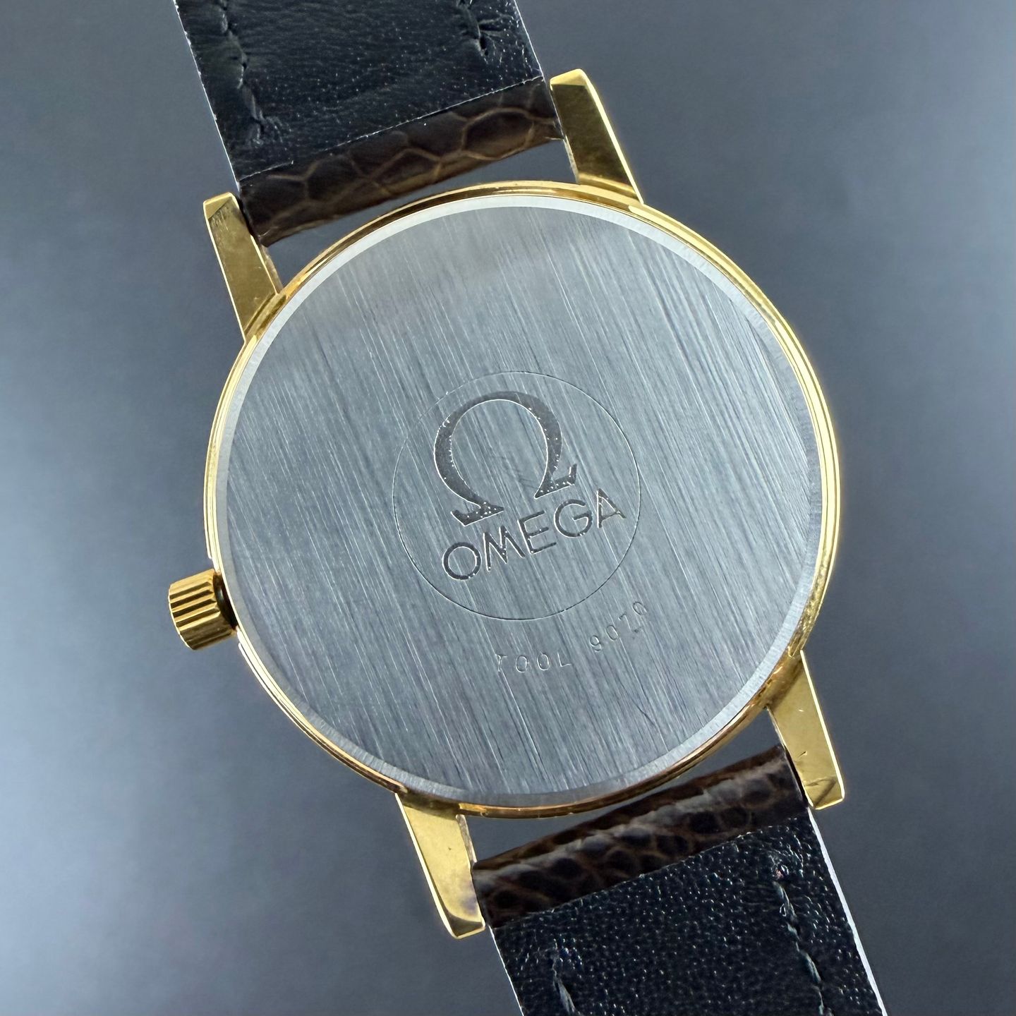 Omega Genève 136.0104 (1977) - Gold dial 35 mm Gold/Steel case (3/8)