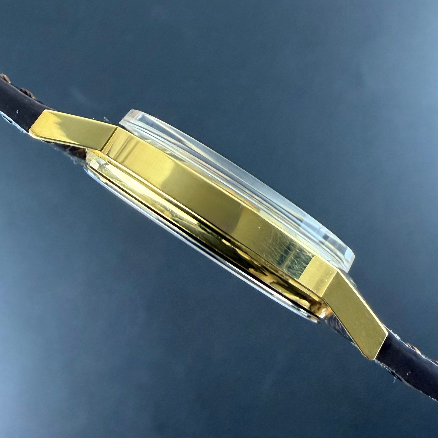 Omega Genève 136.0104 (1977) - Gold dial 35 mm Gold/Steel case (6/8)