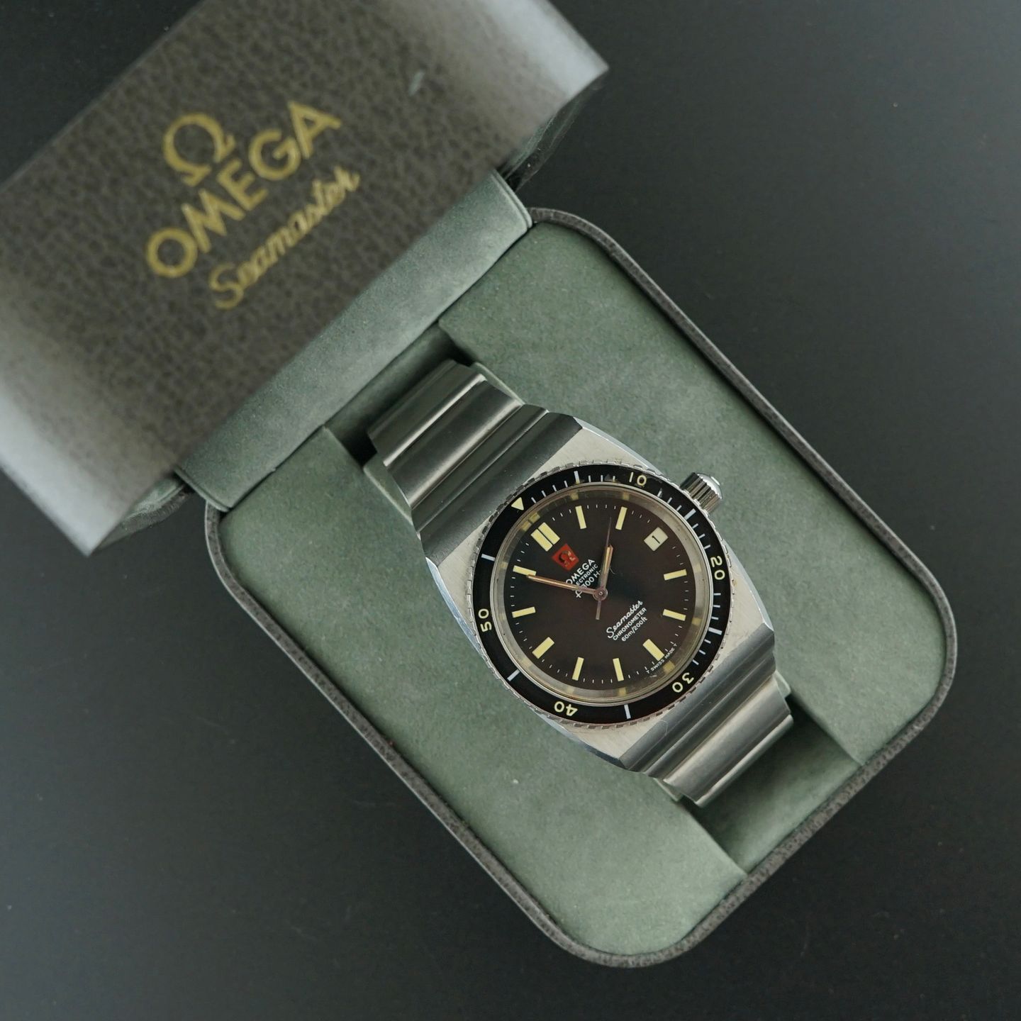 Omega Seamaster 198.0054 (1972) - Black dial 38 mm Steel case (3/8)