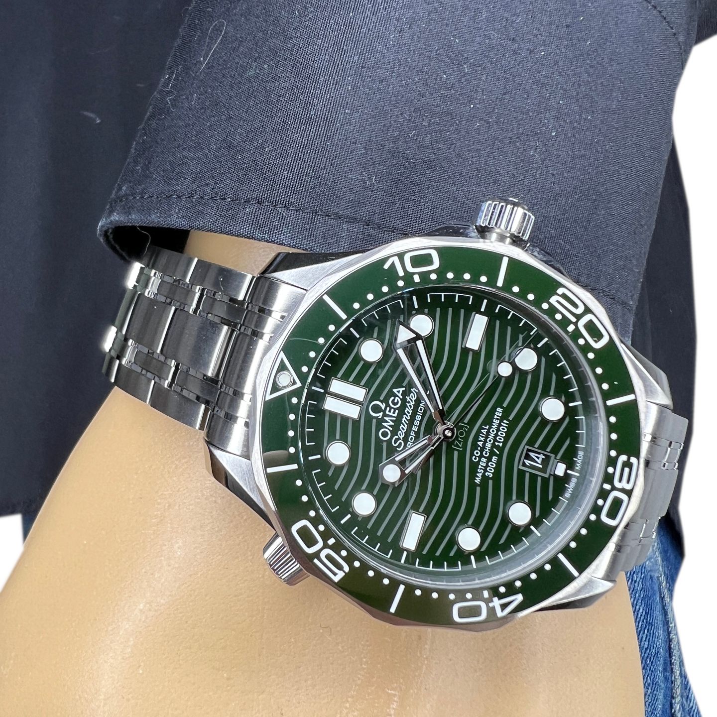 Omega Seamaster Diver 300 M 210.30.42.20.10.001 (2024) - Green dial 42 mm Steel case (5/8)