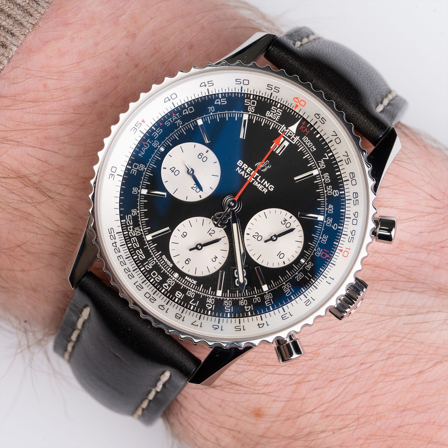 Breitling Navitimer 1 B01 Chronograph AB0121211B1P1 (2022) - Black dial 43 mm Steel case (2/7)