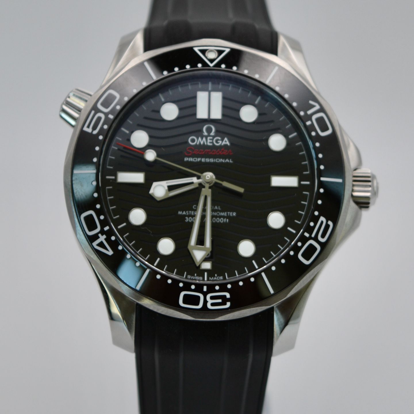Omega Seamaster Diver 300 M 21032422001001 (2023) - Black dial 42 mm Ceramic case (4/6)
