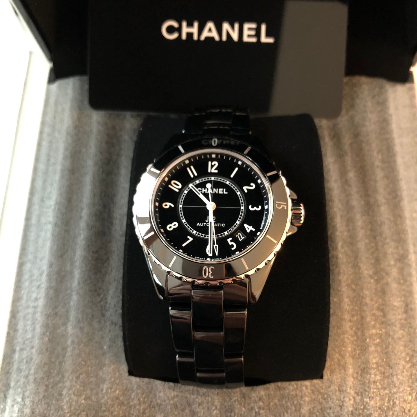 Chanel J12 H5697 (Unknown (random serial)) - Black dial 38 mm Ceramic case (2/6)