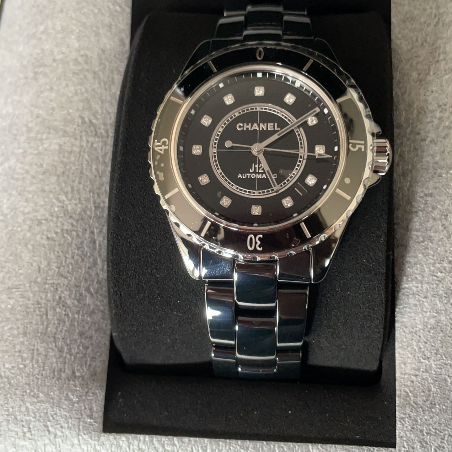 Chanel J12 H5702 (2022) - Black dial 38 mm Ceramic case (2/2)