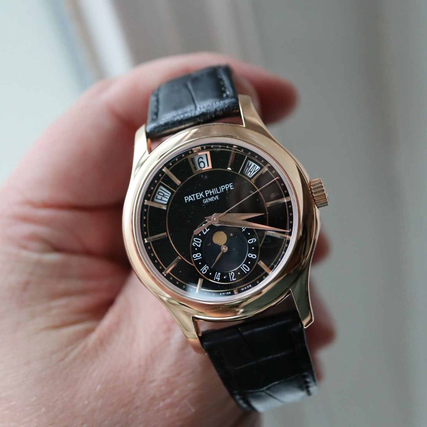 Patek Philippe Annual Calendar Chronograph 5205R (2021) - Black dial 40 mm Rose Gold case (2/3)
