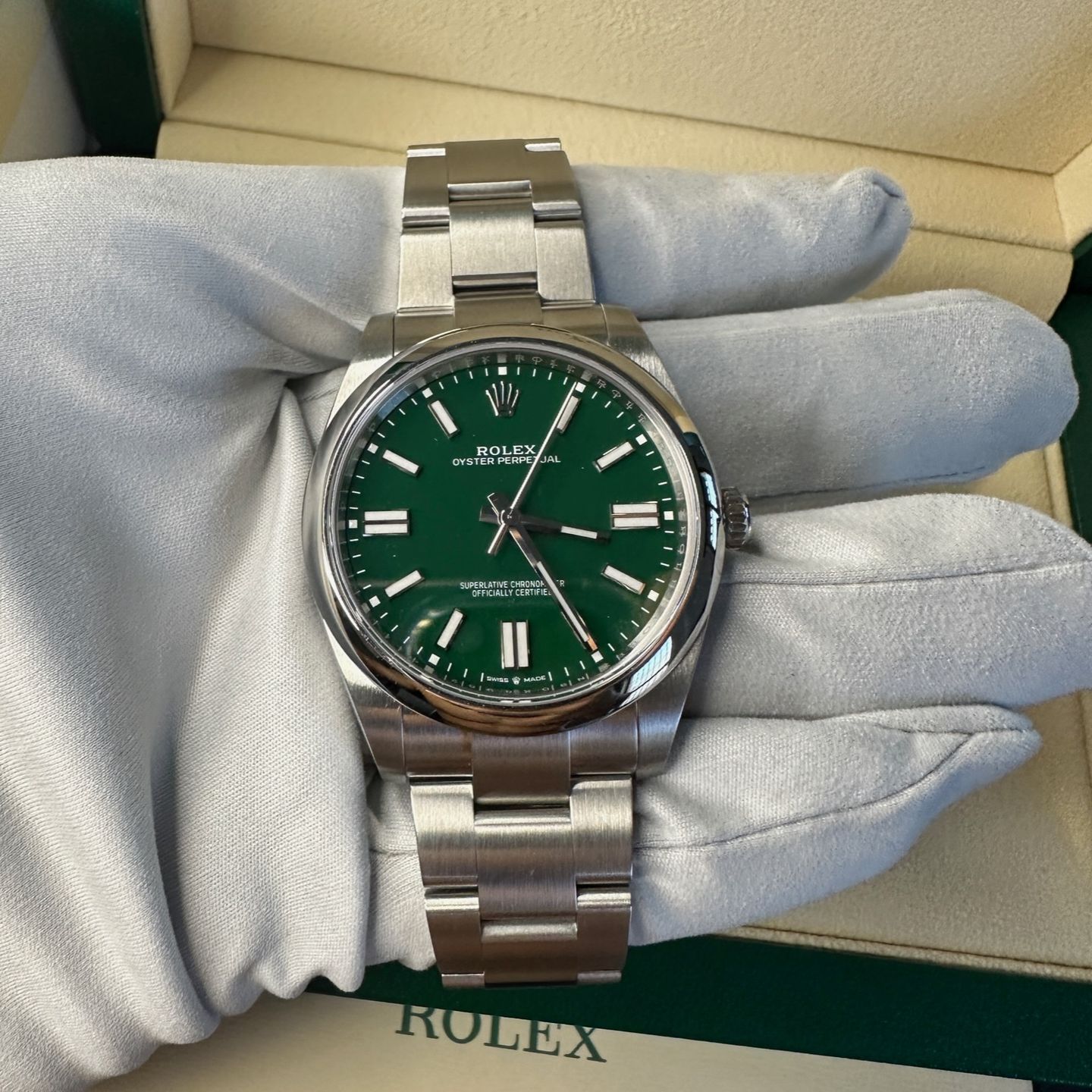 Rolex Oyster Perpetual 124300 (2022) - Green dial 41 mm Steel case (3/6)