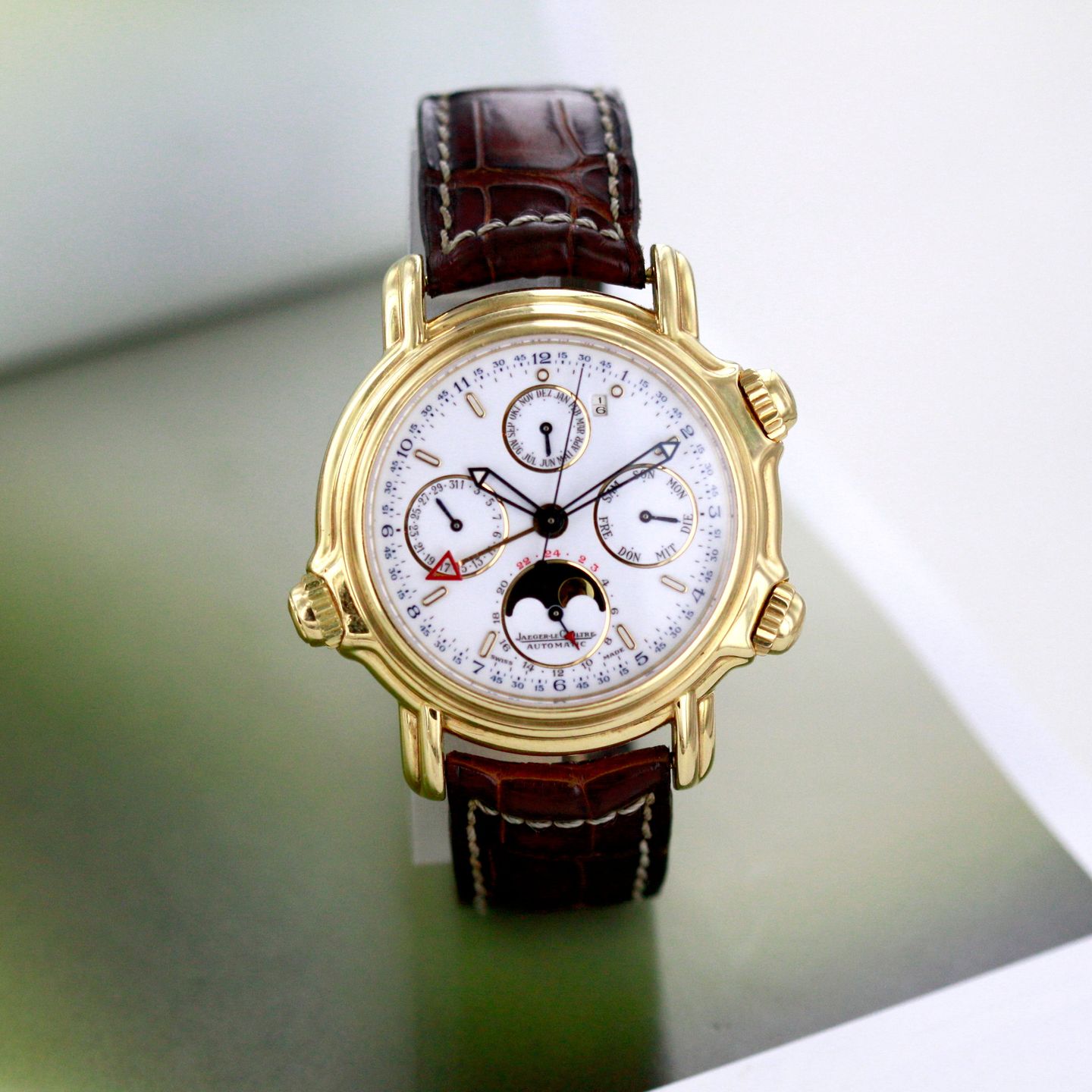 Jaeger-LeCoultre Master Control 180.199 (Unknown (random serial)) - White dial 38 mm Yellow Gold case (3/8)