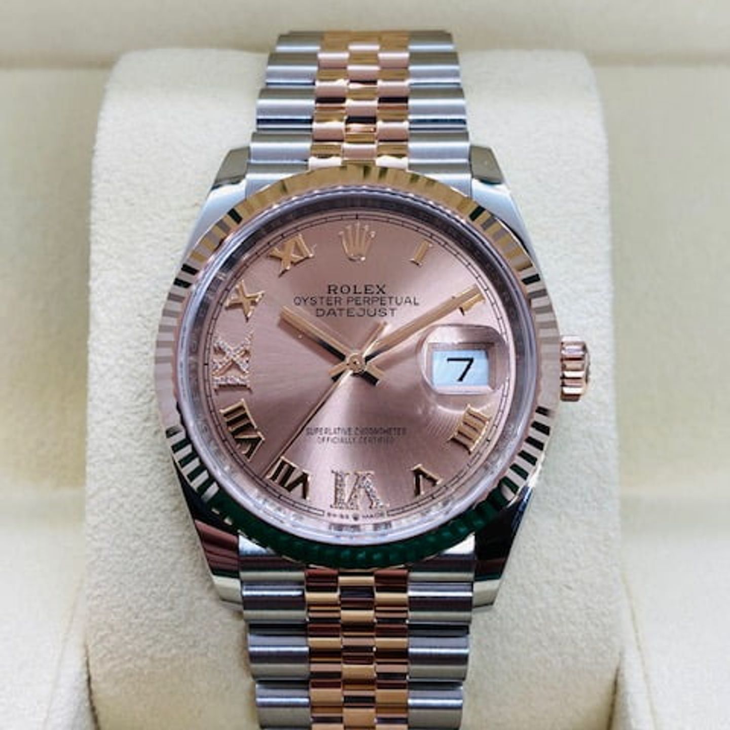 Rolex Datejust 36 126231 (2023) - Pink dial 36 mm Gold/Steel case (3/8)