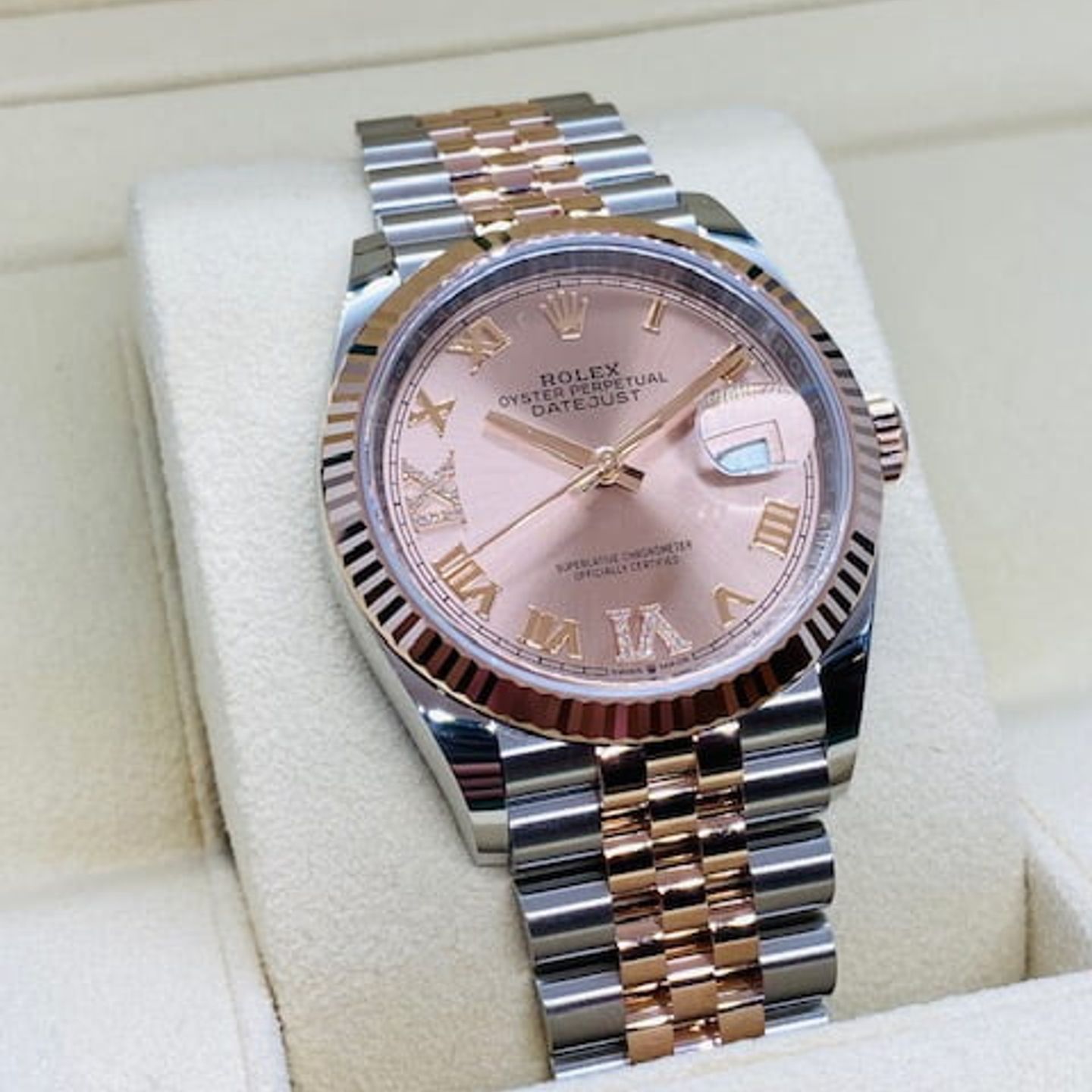 Rolex Datejust 36 126231 (2023) - Pink dial 36 mm Gold/Steel case (4/8)