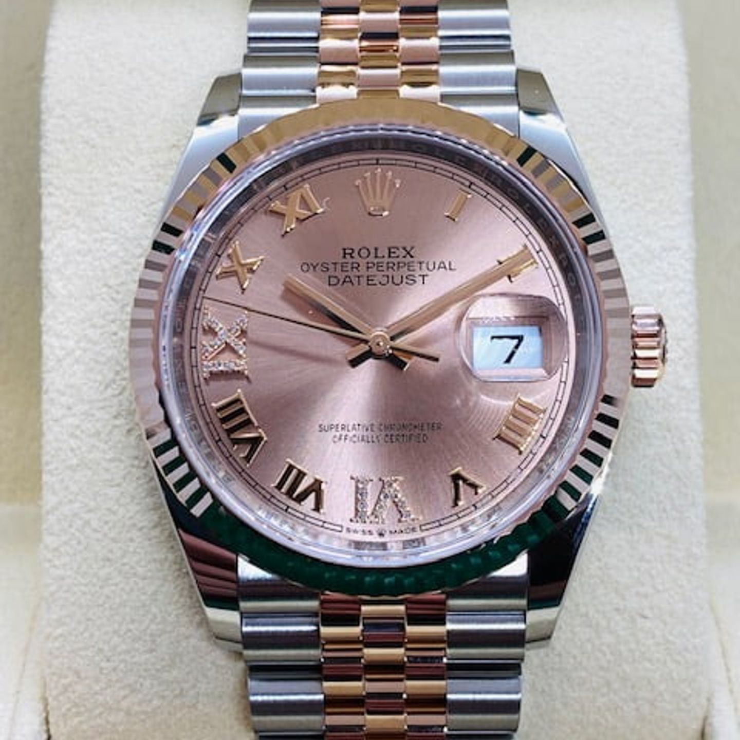 Rolex Datejust 36 126231 (2023) - Pink dial 36 mm Gold/Steel case (2/8)